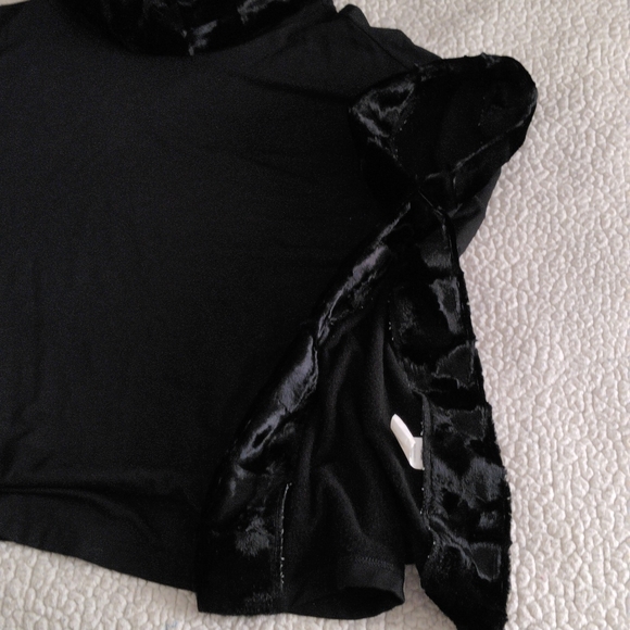 Capote S/M Bamboo Blend Faux Fur Black Poncho - Picture 11 of 17